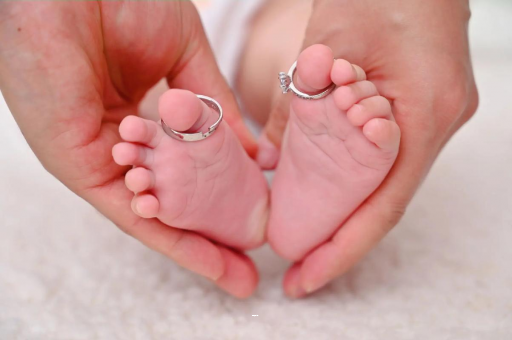 广州借卵试管代怀包男孩宝宝长牙规律